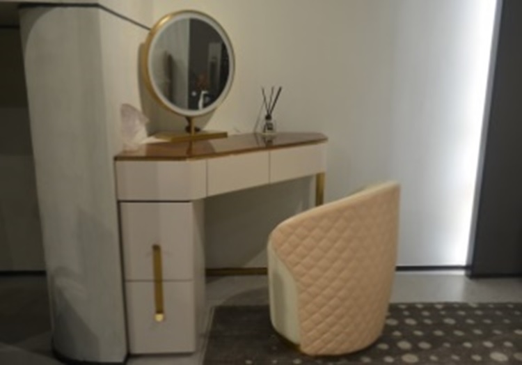DRESSER WITH CHAIR