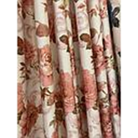 Хөшиг-улаан сарнайтай